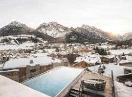 Excelsior Dolomites Life Resort，位于圣维吉利奥的酒店