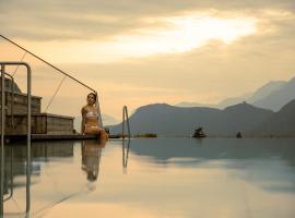 理想公园酒店，位于拉伊韦斯的带泳池的酒店