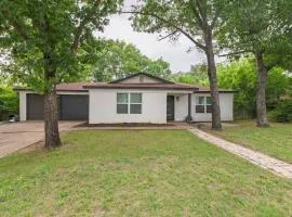 Walk to Marina Park - Sleeps 8 - Near Stockyard