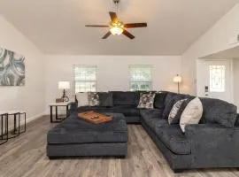 Private Pool - Game Room - Backyard TV - Fenced Yard