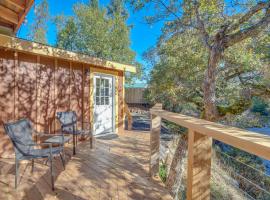 Riverfront Relaxation Secluded Jacksonville Home，位于Buncom的酒店