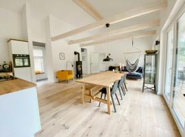 Charming Forest House Near Lüneburg Heath，位于Handeloh的酒店