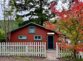 Avenue of the Giants Caraway Cottage (#3)，位于Miranda的酒店