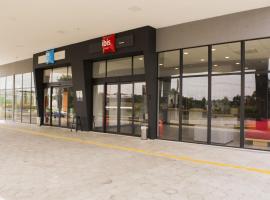 Ibis Budget Lorena - Circuito da Fé，位于洛雷纳的酒店