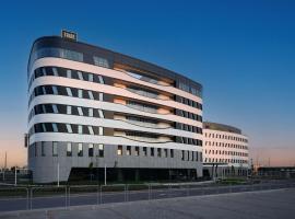 TRIBE Budapest Airport，位于布达佩斯的带停车场的酒店