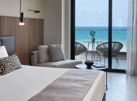 Rocca a Mare Heraklion - Handwritten Collection，位于海若克利欧的带泳池的酒店