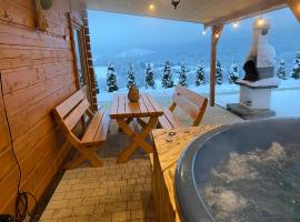 Domki- Limanowa domek 3 domek z jacuzzi i sauną，位于利马诺瓦的酒店