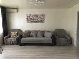 2к Апартаменты возле ЖД вокзала и Академии 096-55-48-111