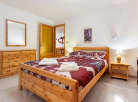 Chalet Mazod, a 5 minuti dagli impianti di sci - Free Wifi，位于托尔诺的酒店
