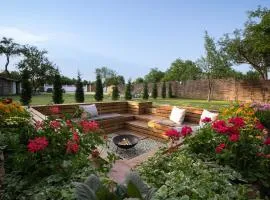 Romantic Escape at Joyard - ciubar inclus