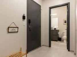 Luxury Downtown King Bed, Rooftop Pool