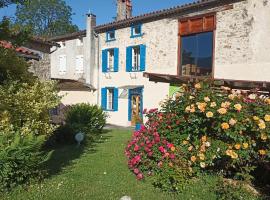 Terra Médiane，位于Serres-sur-Arget的酒店