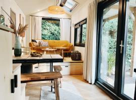 Tiny House met priv&eacute; hottub，位于Rutten的小屋