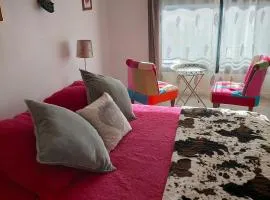 Alaric Lodge: gîte champêtre avec parking privé.