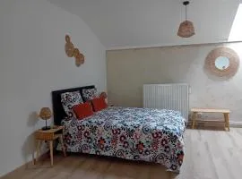 La Bergerie de Chantemille - Chambre d'hôtes Les Mésanges - jacuzzi, piscine