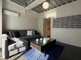 b hotel Komachi - 1 BR Apt Free Breakfast Included，位于广岛的自助式住宿