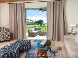 Pirates Villa- Beach view with kayaks for Groups，位于Cruz Bay的酒店
