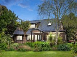 Peaceful Farm Stay in Auckland including pony rides for kids，位于Waiau Pa的酒店