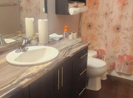 One Bedroom Basement Suite，位于艾伯特亲王城的酒店