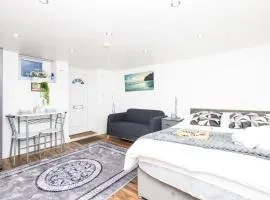 Cozy Studio Flat, 7mins from CENTRE, Parking, WiFi & Netflix