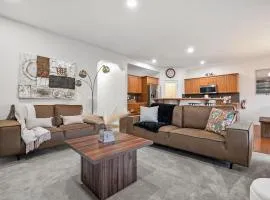 The Copperleaf Luxury Retreat with Hot tub