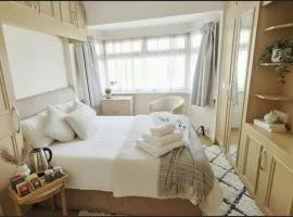The Bliss House Peaceful Retreat Close Transport Links Central London in 15mins Close to Heathrow Airport