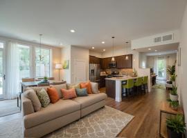 Glamorous KTown Boutique Residences with Rooftop view，位于洛杉矶的自助式住宿