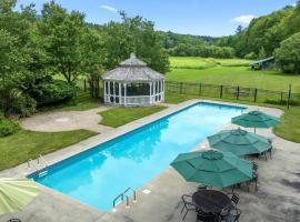 Hideaway Inn Mt Snow，位于Dover的酒店