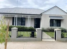 BROWNBILL STREET GEELONG a 2 Bedroom Unit located in the heart of East Geelong