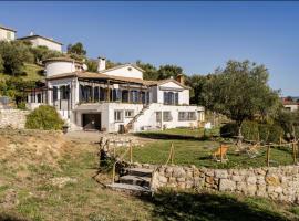 S&eacute;jour de luxe sur les collines ni&ccedil;oises，位于尼斯的乡村别墅