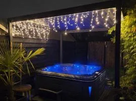 "Huisje op de Veluwe" met privé Jacuzzi en Bar!