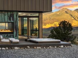 Eagles Wings, Condé Nast Luxe Yellowstone Retreat，位于Emigrant的酒店