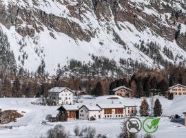 Hotel Chesa Pool，位于锡尔斯玛丽亚的酒店