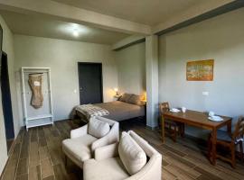 Casa Jlee，位于特卡特的酒店