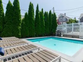 Condo with Wading Pool Dog Welcome