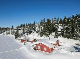 Family Cabin By Lake Mylla With Private Dock，位于Roa的酒店