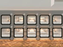 Nihon Cápsula Hotel，位于弗洛里亚诺波利斯的酒店