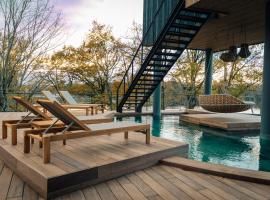 Best Western Plus Le Roi Arthur Hôtel & Spa，位于普洛埃尔梅勒的酒店