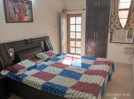 Peaceful Park-View 2BHK Apartment With Balcony - On Kalka-Simla Highway，位于卡尔卡的酒店