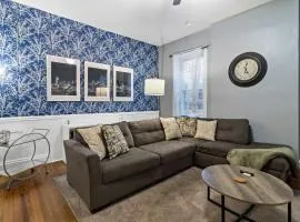 Pet-Friendly 2BR Apt w Office & Roku Free Parking in STL