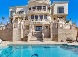 Grand 9,000-Sq-Ft Estate! Luxurious SoCal Getaway