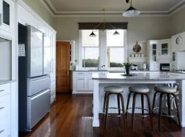 Historic Homestead: Views & Shared Tennis Court