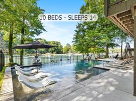 Niblick on Norman w/Heated Pool & Optional Boat Rental，位于科尼利厄斯的酒店