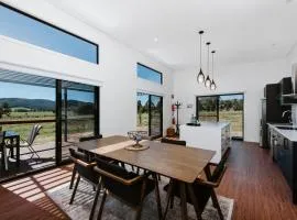 Olliedean Retreat - Dual Cottages with Scenic Views