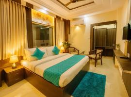 Hotel Ramawati, A Luxury Hotel & Resort, Haridwar，位于哈里瓦的酒店