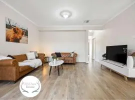 The Charming Living 3BR Townhouse Perfect Vacation