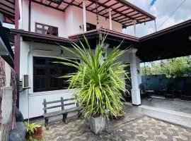 Solara Stay Dickwella