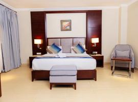 Grand Palace Hotel Lusaka，位于卢萨卡的带停车场的酒店