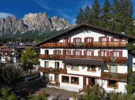Hotel Bellaria - Cortina d'Ampezzo，位于科尔蒂纳丹佩佐的酒店