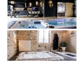 Au domaine des anges, 3 gîtes luxueux avec Jacuzzi privatif, sauna, mini-piscine, piscine extérieure chauffée en saison，位于班德布雷塔尼的酒店